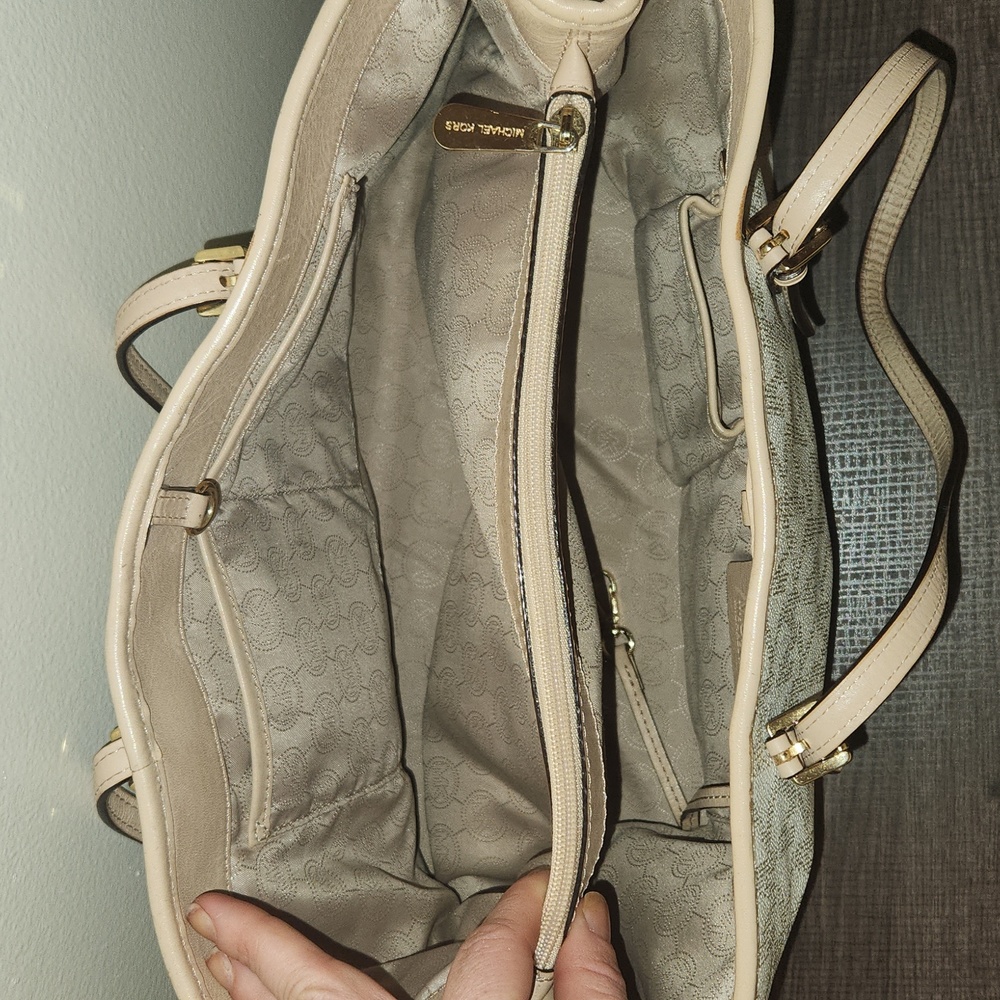 Purse - Picture 2 of 7